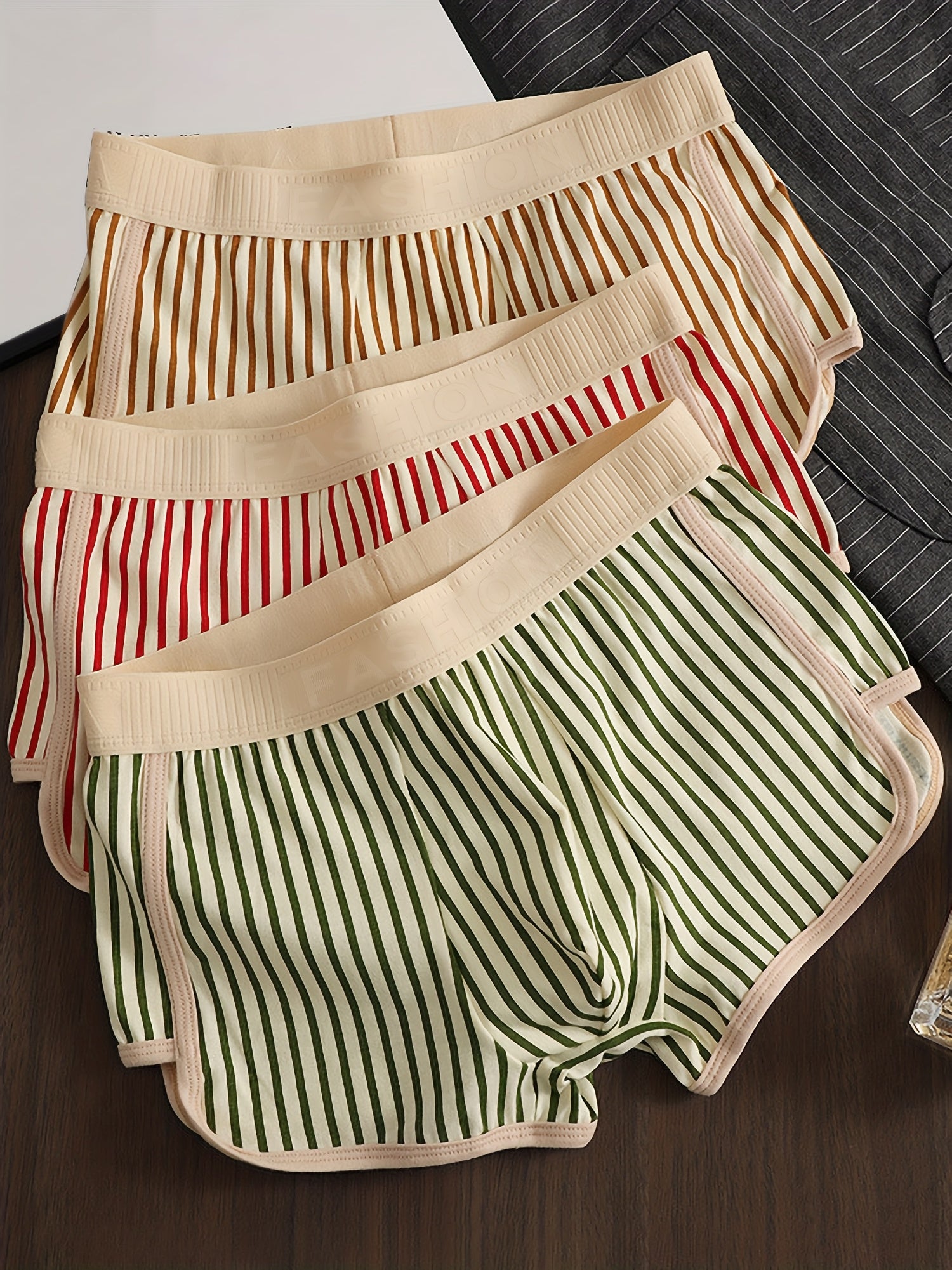 Ensemble de 3 pièces pour Hommes en Tissu Fibre Glacée Doux et Confortable à Rayures Imprimées avec Coins Plats, Short Respirant et Élastique, Décontracté