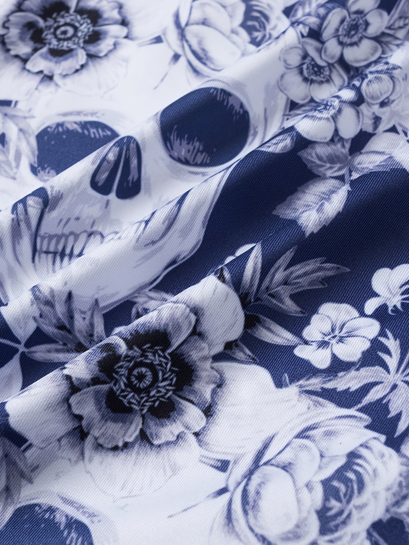 Caleçons à imprimé crâne floral pour hommes, en tissu tricoté polyester à haute extensibilité, design de poche en U pour la peau, anti-rayures et anti-humidité pour un usage quotidien et des activités en extérieur.