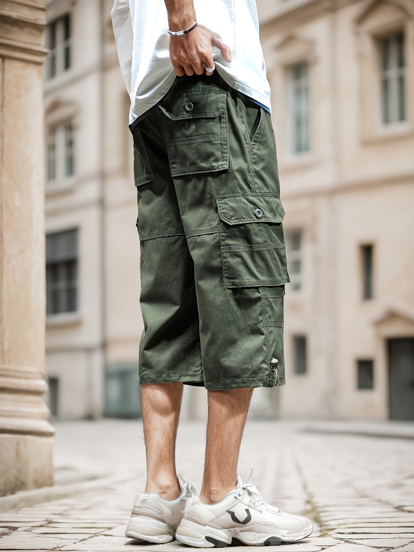 Men'S Outdoor Casual Cargo Shorts with Multiple Pockets, Knee-Length, Featuring an Elastic Waistband And Button Closure, Suitable for Outdoor Adventures, Fishing, Hiking, And Various Outdoor Activities.